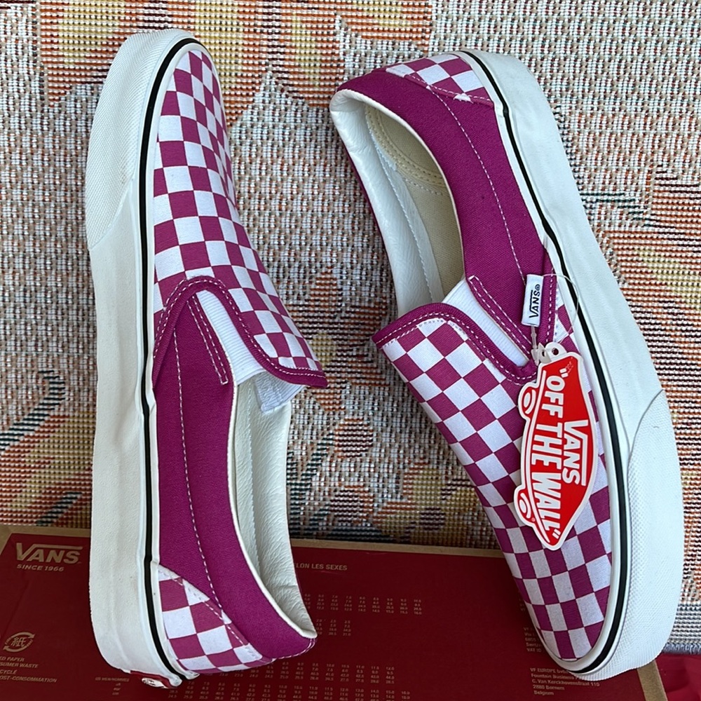 Vans Classic Slip-0n
(Checkerboard) Fuchsia Re VN000XG8AZY
Men’s Sneakers - Picture 12 of 16